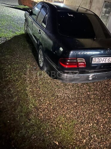 Mercedes E 220-4