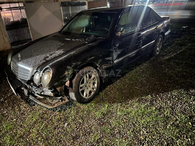 Mercedes E 220-6