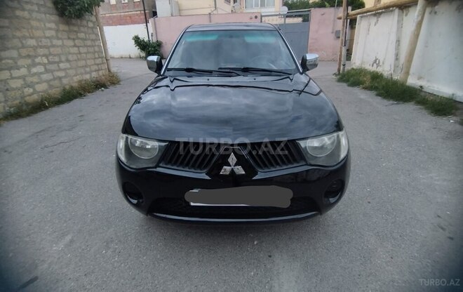 Mitsubishi L200-1