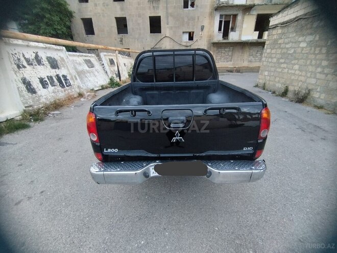 Mitsubishi L200-7