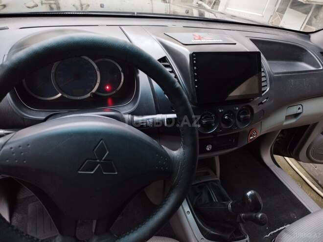 Mitsubishi L200-10