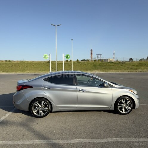 Hyundai Elantra-4