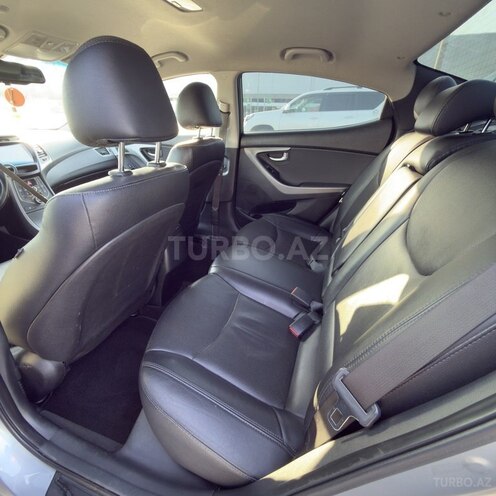 Hyundai Elantra-7