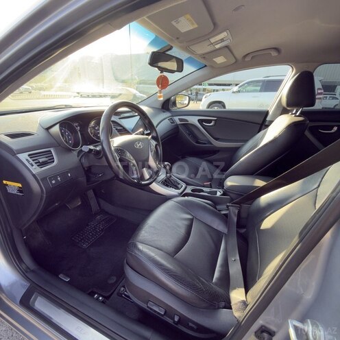 Hyundai Elantra-8