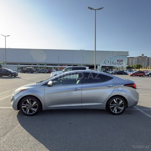 Hyundai Elantra-3