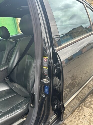 Mercedes E 320-9