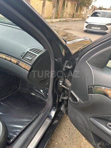 Mercedes E 320-13