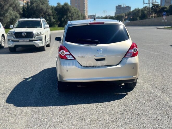 Nissan Tiida-10