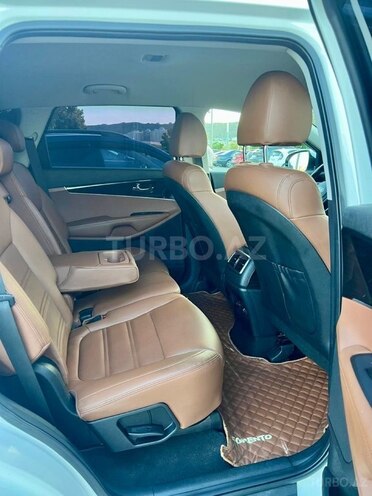Kia Sorento-16