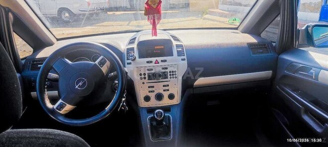 Opel Zafira-4