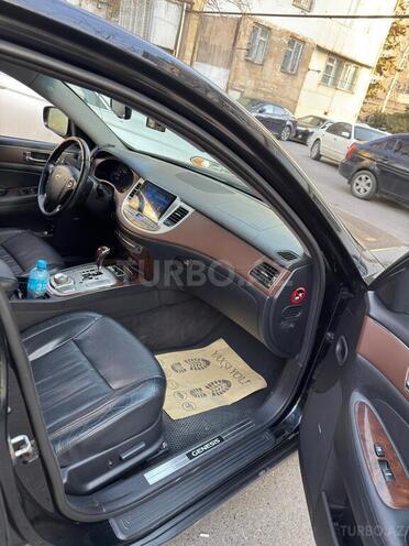Hyundai Genesis-12
