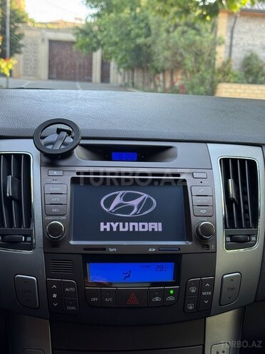 Hyundai Sonata-12
