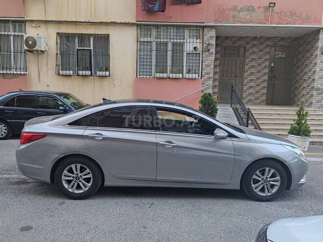 Hyundai Sonata-2