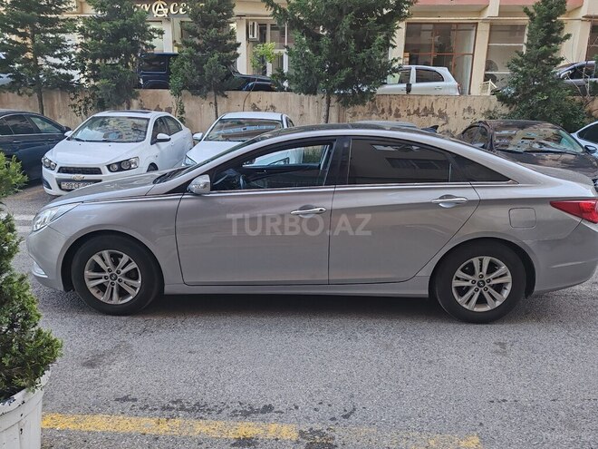 Hyundai Sonata-4
