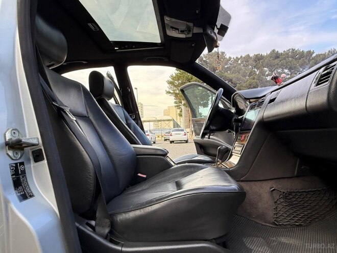 Mercedes E 280-21