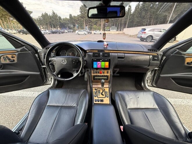 Mercedes E 280-17