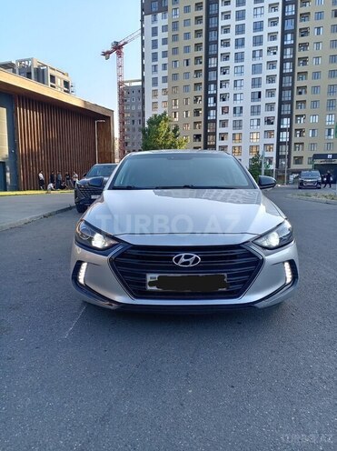 Hyundai Elantra-1