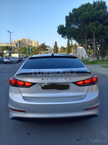 Hyundai Elantra-3