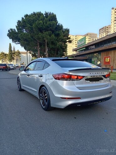 Hyundai Elantra-5