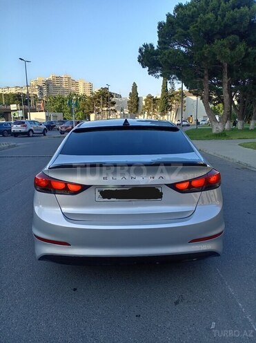Hyundai Elantra-4