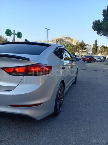 Hyundai Elantra-7