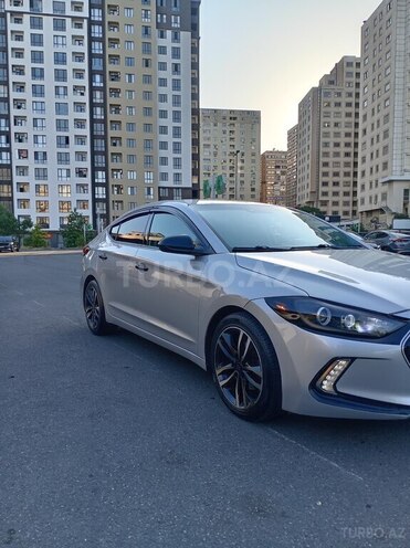 Hyundai Elantra-8