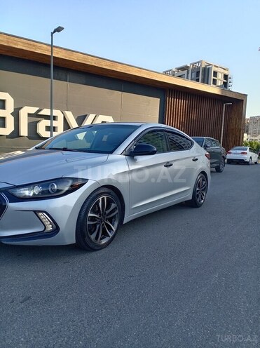Hyundai Elantra-9