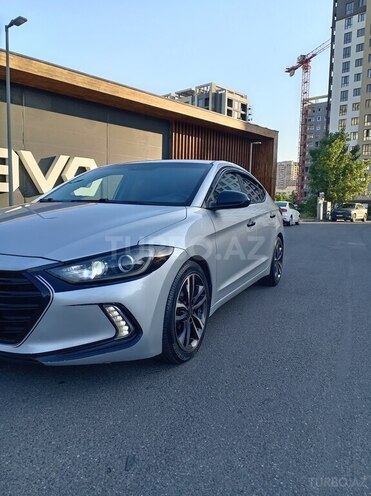 Hyundai Elantra-10