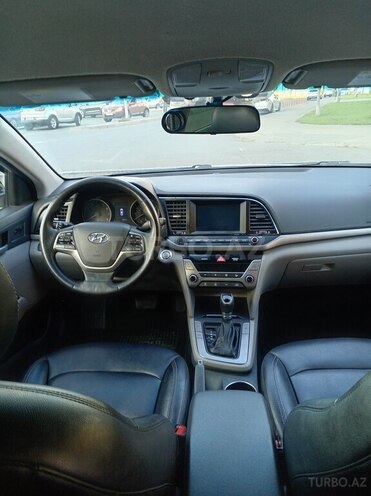 Hyundai Elantra-13