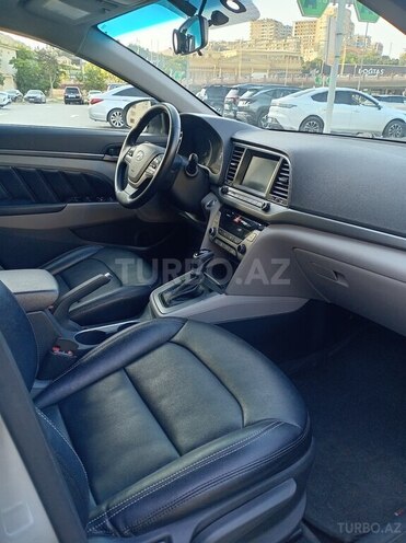 Hyundai Elantra-14