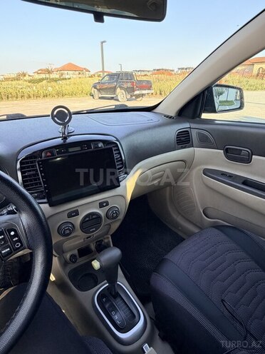 Hyundai Accent-4