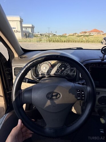Hyundai Accent-7