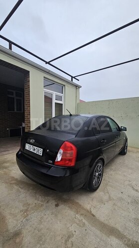 Hyundai Accent-12
