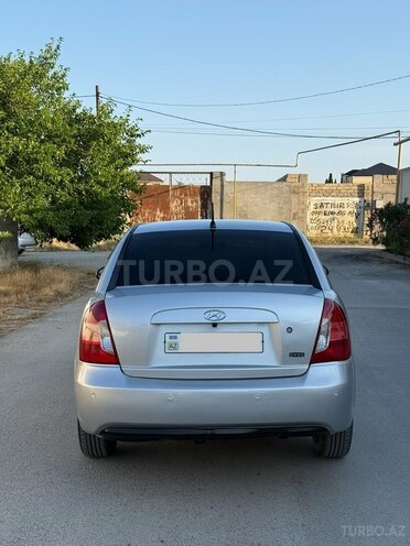 Hyundai Accent-4