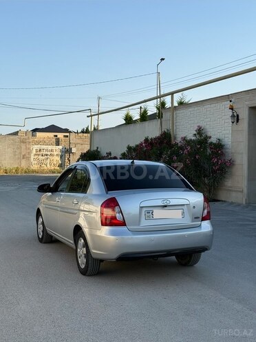 Hyundai Accent-6