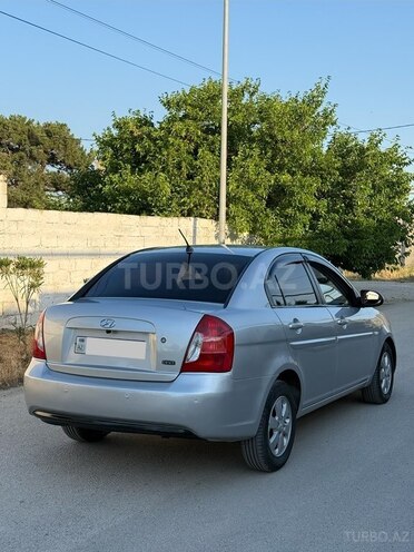 Hyundai Accent-5