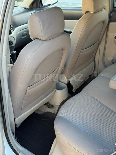 Hyundai Accent-9