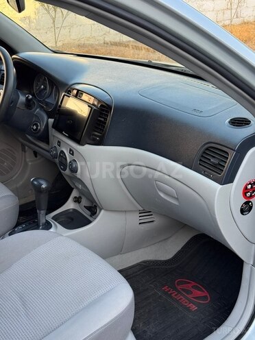 Hyundai Accent-10