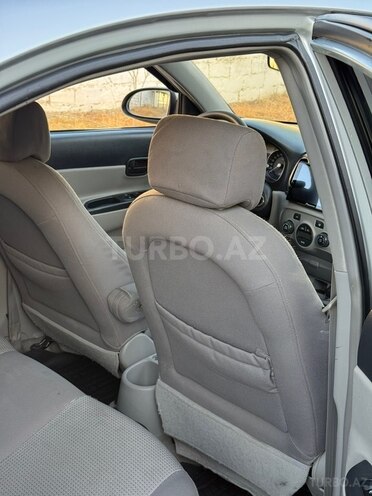 Hyundai Accent-11