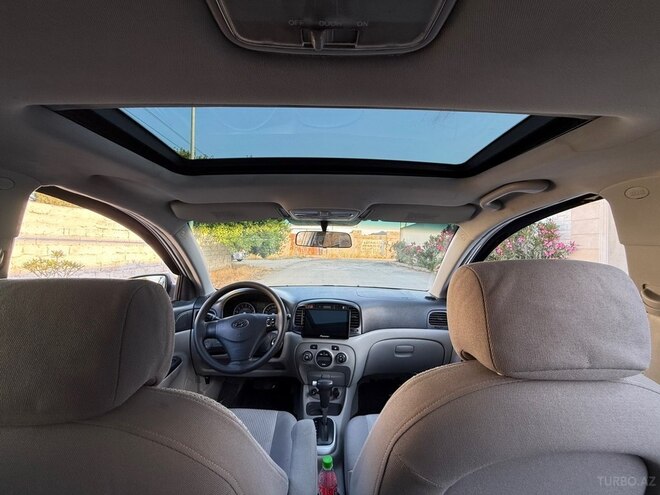 Hyundai Accent-7
