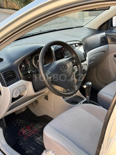 Hyundai Accent-8