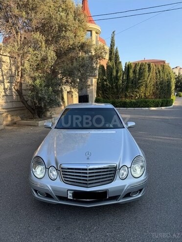 Mercedes E 280-1