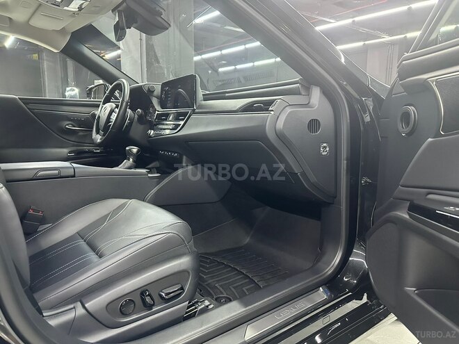 Lexus ES 300h-13