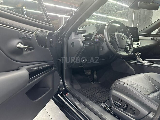 Lexus ES 300h-18