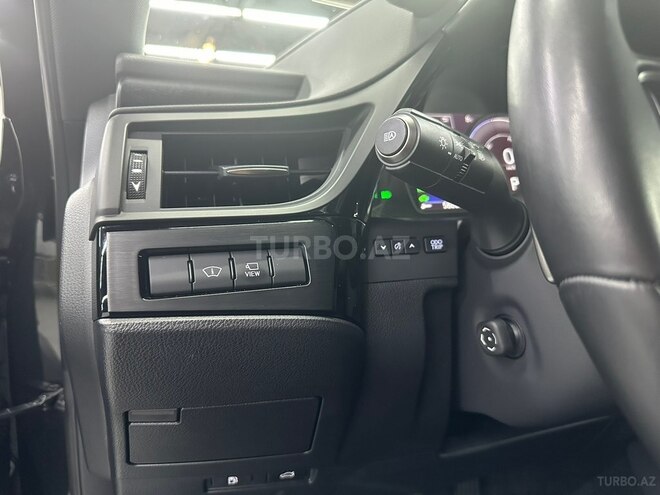 Lexus ES 300h-17