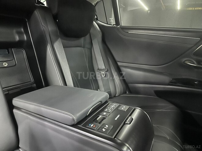 Lexus ES 300h-12