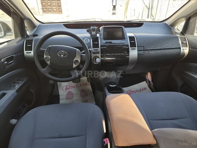 Toyota Prius-4