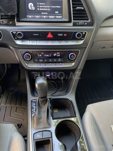 Hyundai Sonata-16