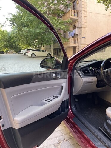 Hyundai Sonata-12