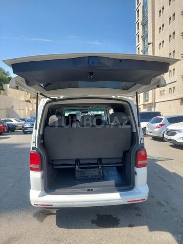 Volkswagen Caravelle-8
